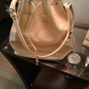Louis Vuitton epi noe shoulder bag